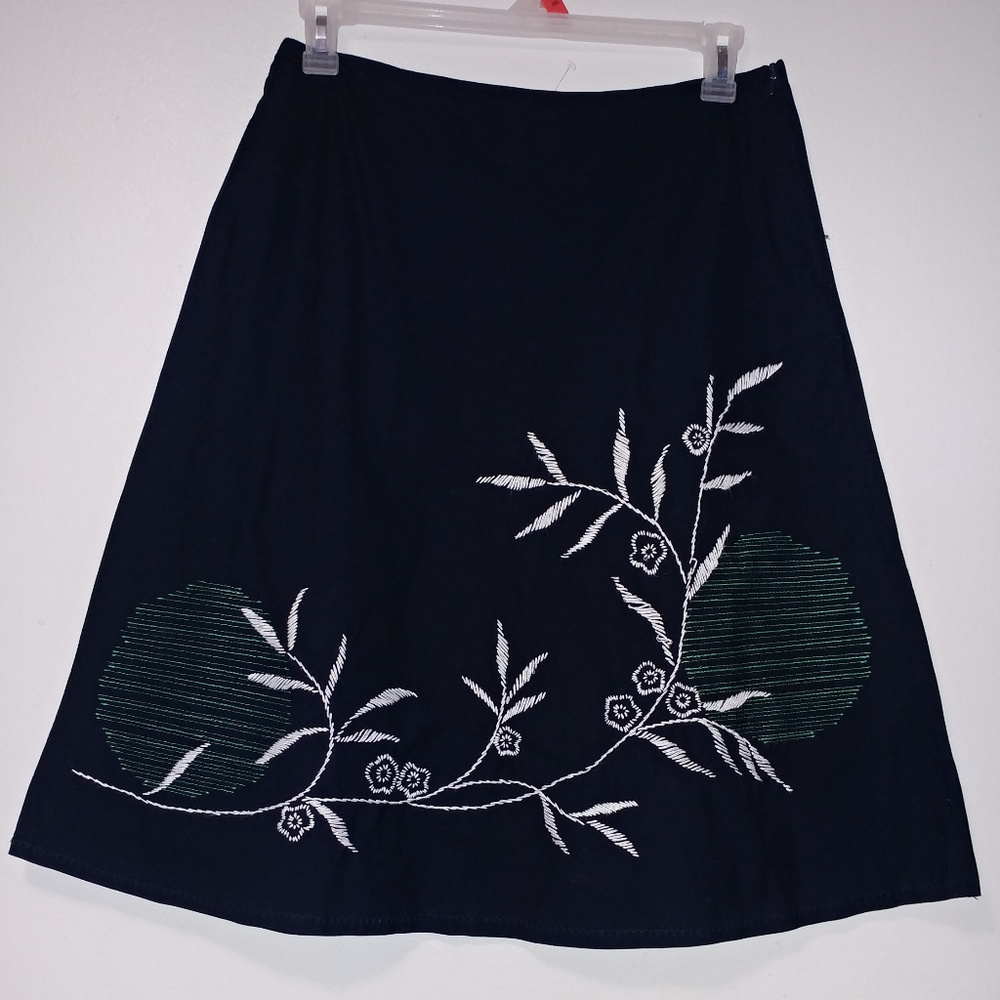 Talbots Embroidered Flower Skirt Black Size 12 100% Cotton